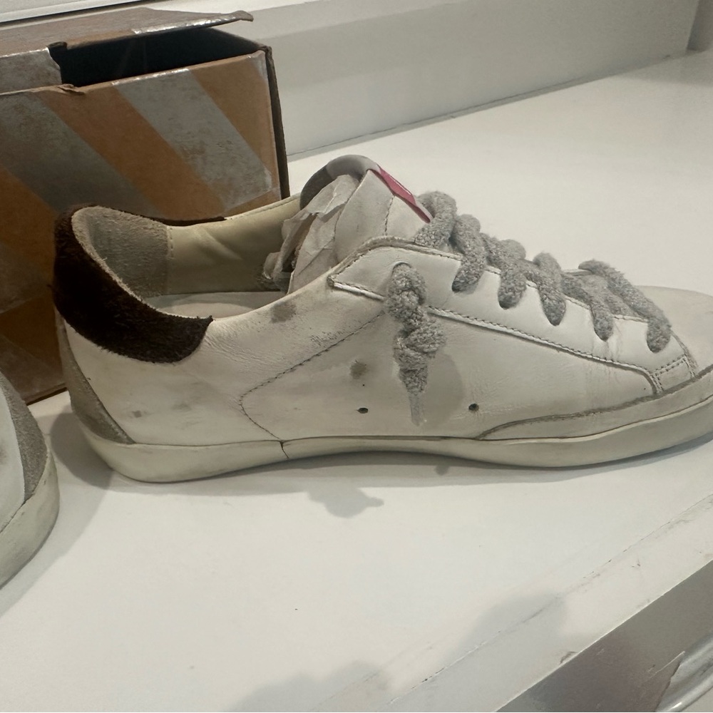 Golden Goose White Sneakers with Brown Star and Dark Heel - Picture 4 of 9